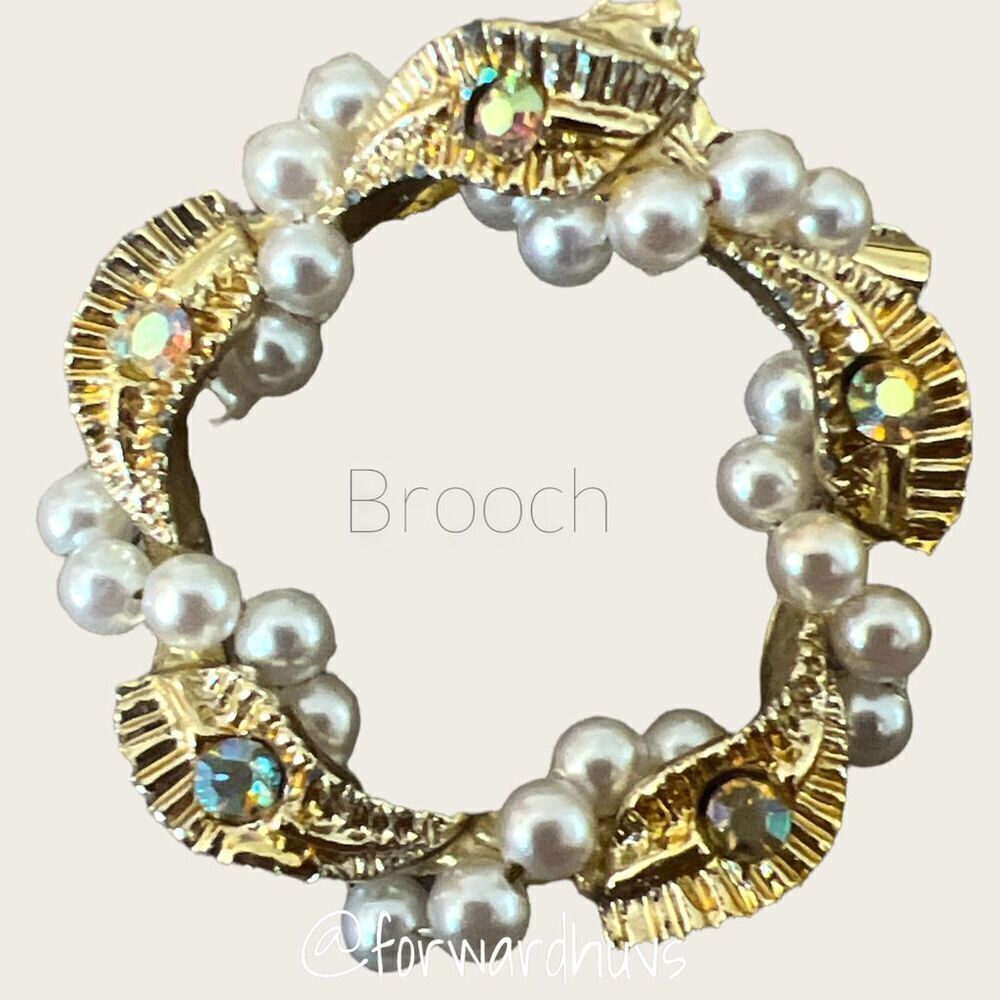 Gold Tone Faux Pearl and Aurora Borealis￼ Brooch